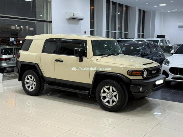 Toyota FJ-Cruiser 2023 (Beige)