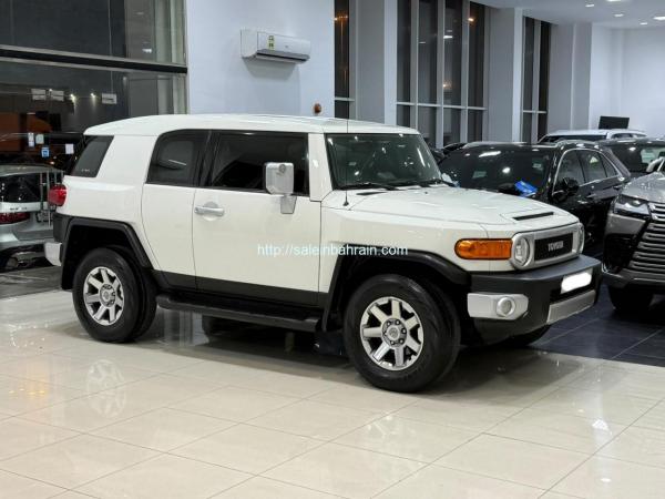 Toyota FJ Cruiser 2016 (White)