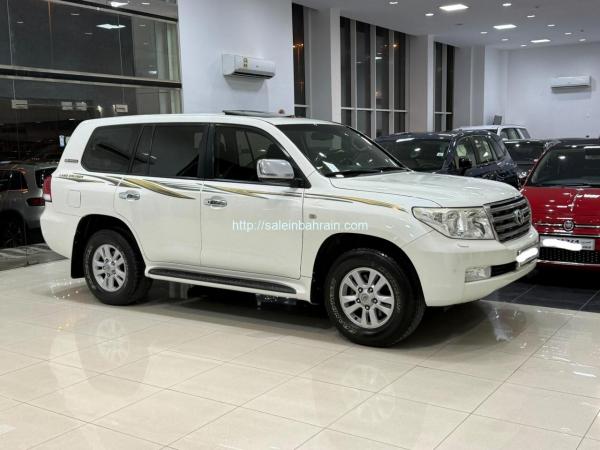 Toyota Land Cruiser GX-R 2010 (White)