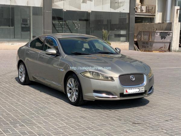 Jaguar XF 2012 (Gold)